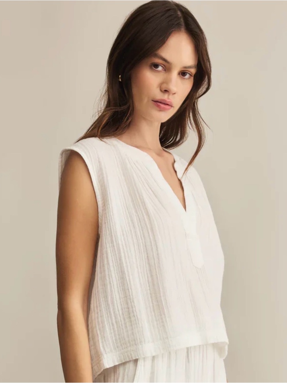 Monrow Ivory Sleeveless V-Neck Textured Camisole